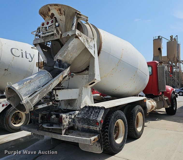 image for item LW9571 2006 Peterbilt 335  ready mix truck