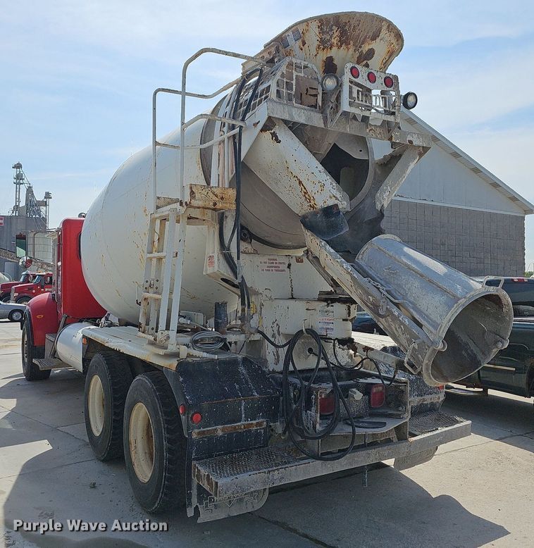 image for item LW9571 2006 Peterbilt 335  ready mix truck