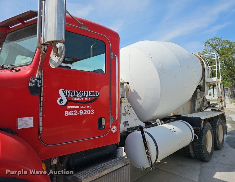 image for item LW9571 2006 Peterbilt 335  ready mix truck