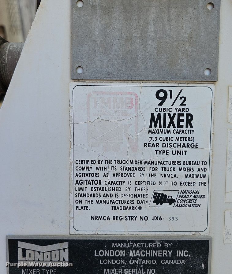 image for item LW9571 2006 Peterbilt 335  ready mix truck