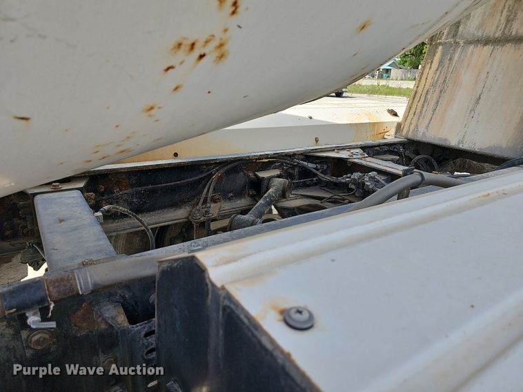 image for item LW9571 2006 Peterbilt 335  ready mix truck