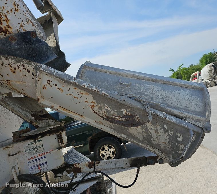 image for item LW9571 2006 Peterbilt 335  ready mix truck