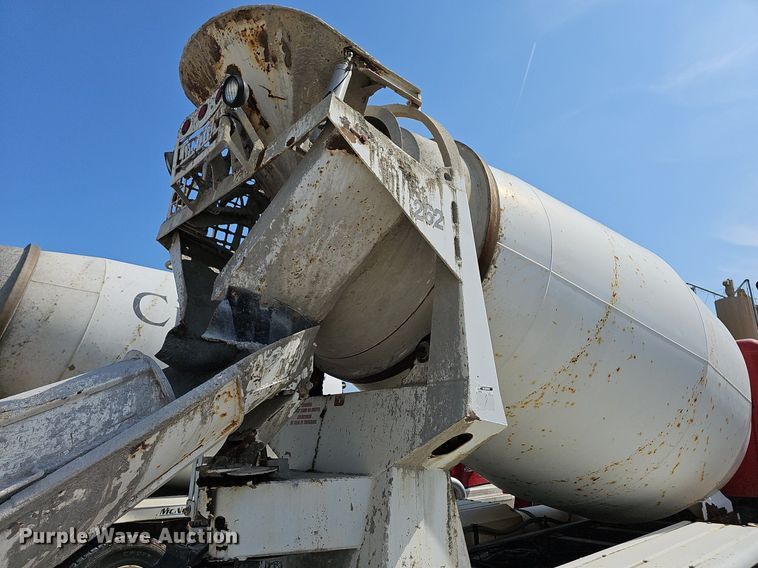 image for item LW9571 2006 Peterbilt 335  ready mix truck