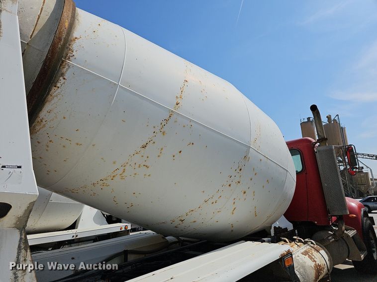 image for item LW9571 2006 Peterbilt 335  ready mix truck