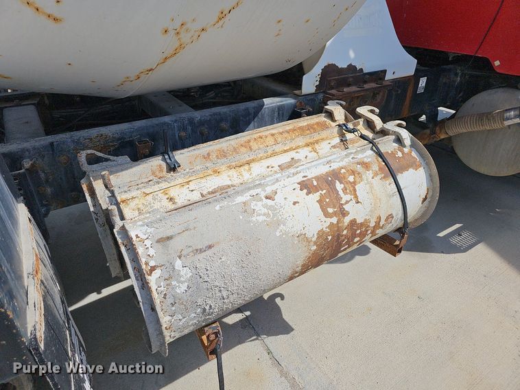 image for item LW9571 2006 Peterbilt 335  ready mix truck