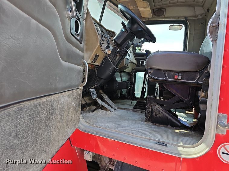 image for item LW9571 2006 Peterbilt 335  ready mix truck