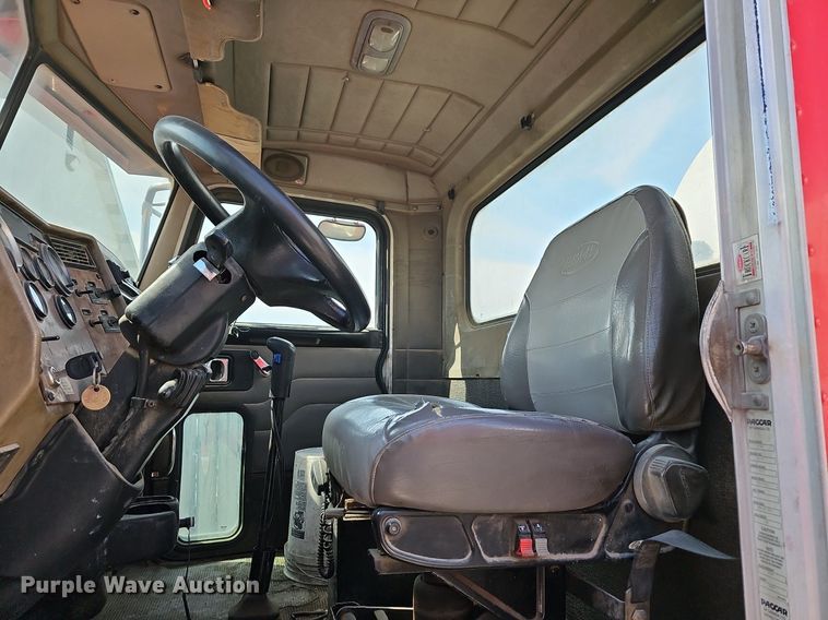 image for item LW9571 2006 Peterbilt 335  ready mix truck