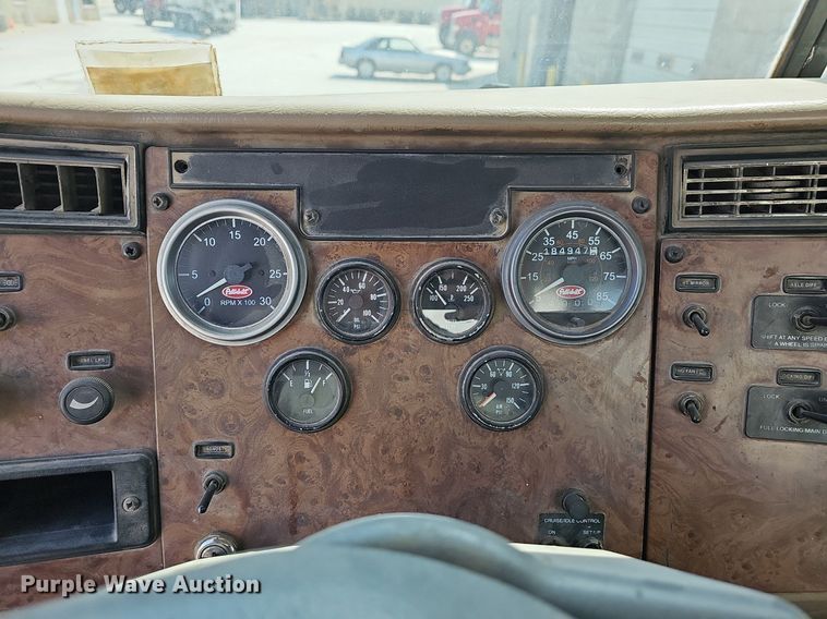 image for item LW9571 2006 Peterbilt 335  ready mix truck