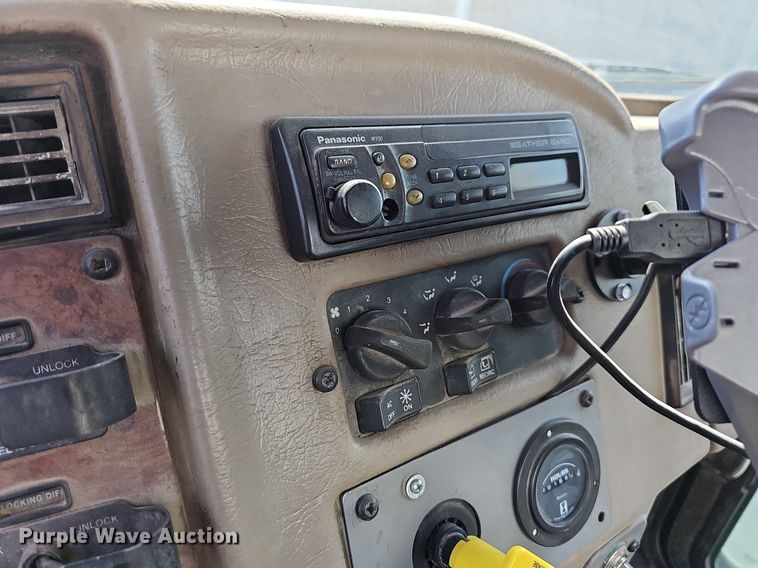 image for item LW9571 2006 Peterbilt 335  ready mix truck