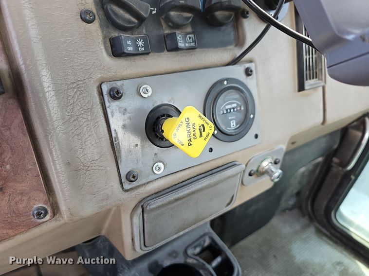 image for item LW9571 2006 Peterbilt 335  ready mix truck