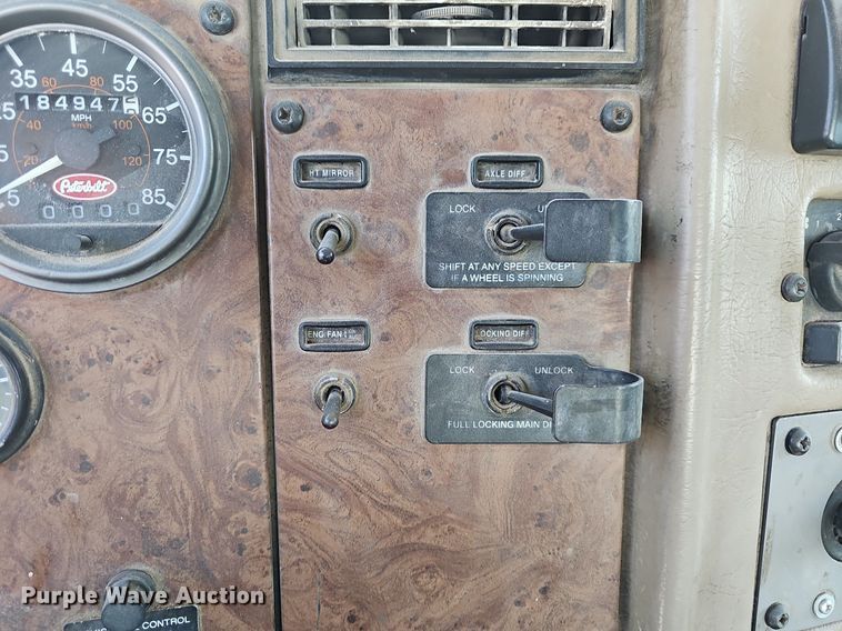 image for item LW9571 2006 Peterbilt 335  ready mix truck