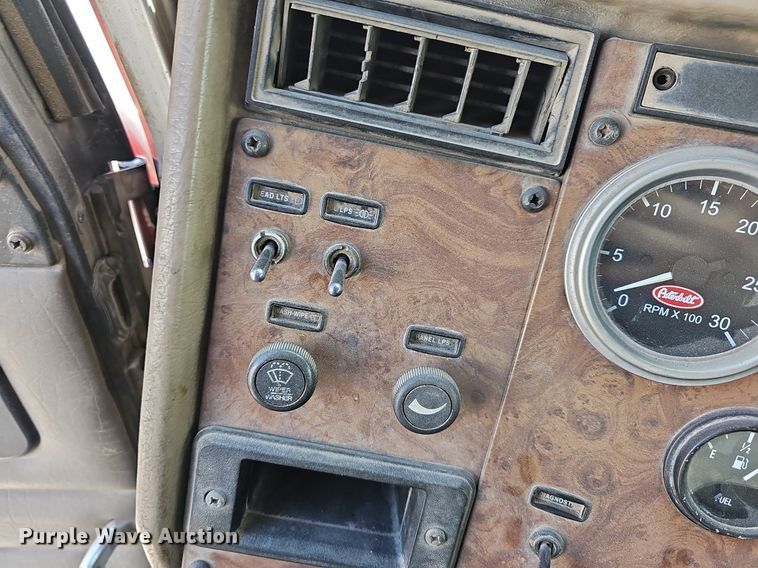 image for item LW9571 2006 Peterbilt 335  ready mix truck