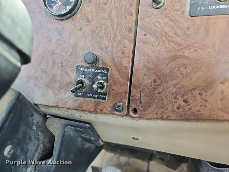 image for item LW9571 2006 Peterbilt 335  ready mix truck