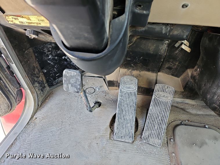 image for item LW9571 2006 Peterbilt 335  ready mix truck