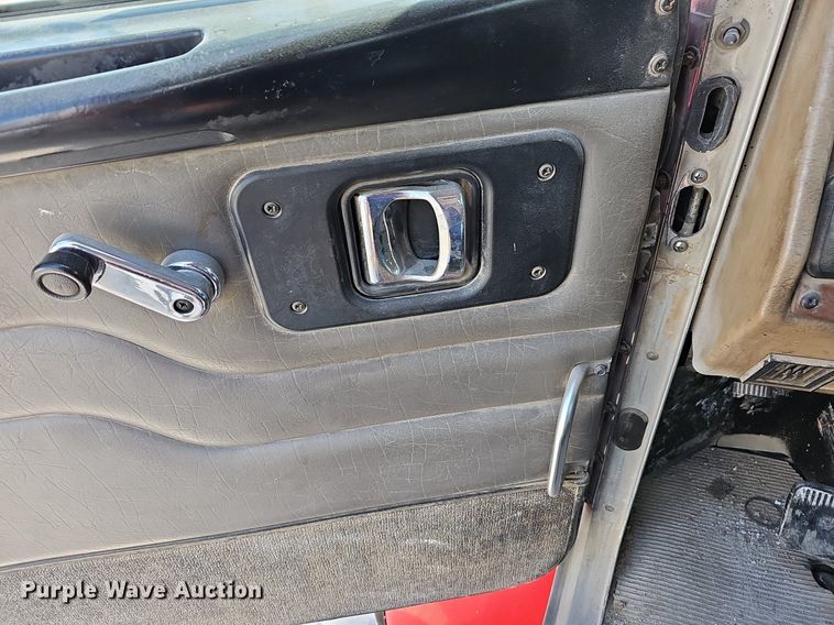 image for item LW9571 2006 Peterbilt 335  ready mix truck