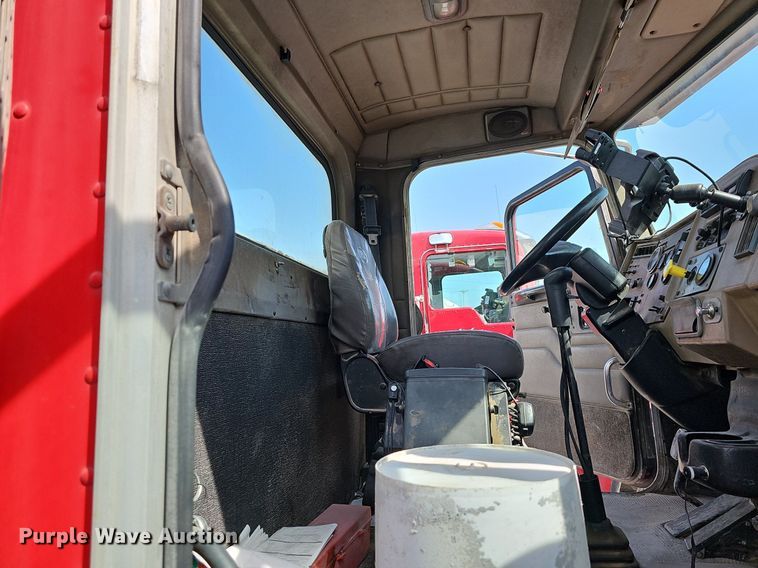 image for item LW9571 2006 Peterbilt 335  ready mix truck