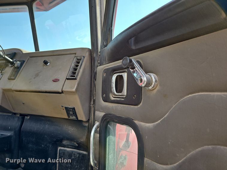 image for item LW9571 2006 Peterbilt 335  ready mix truck