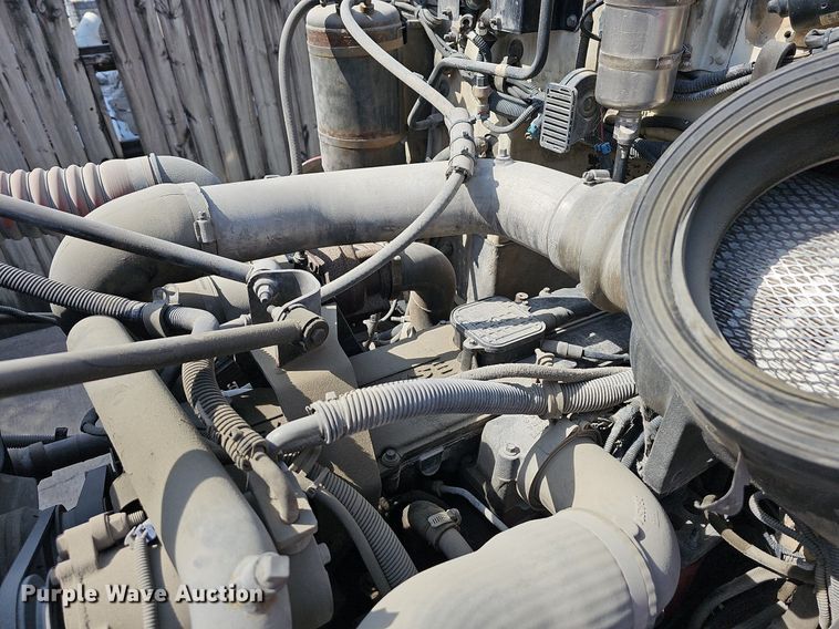 image for item LW9571 2006 Peterbilt 335  ready mix truck