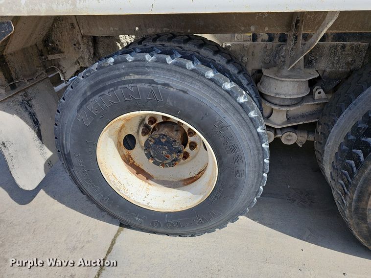 image for item LW9571 2006 Peterbilt 335  ready mix truck