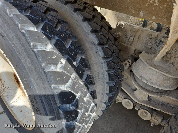 image for item LW9571 2006 Peterbilt 335  ready mix truck