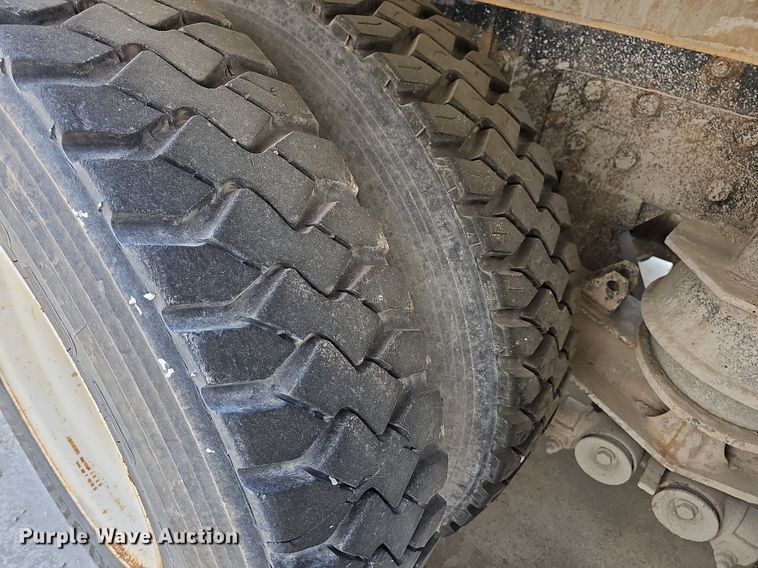 image for item LW9571 2006 Peterbilt 335  ready mix truck