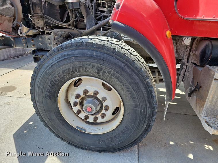 image for item LW9571 2006 Peterbilt 335  ready mix truck