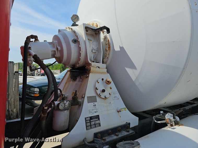 image for item LW9571 2006 Peterbilt 335  ready mix truck