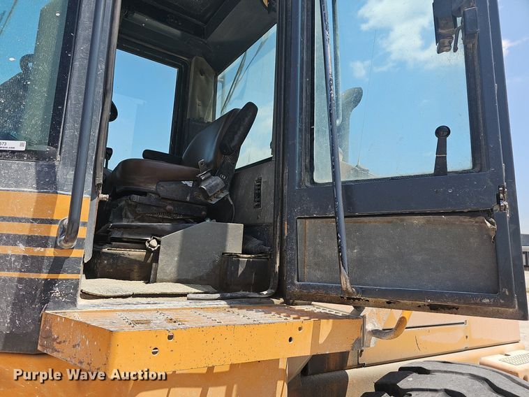 image for item LW9573 1996 Case 621B  wheel loader