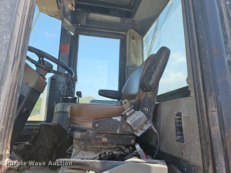 image for item LW9573 1996 Case 621B  wheel loader