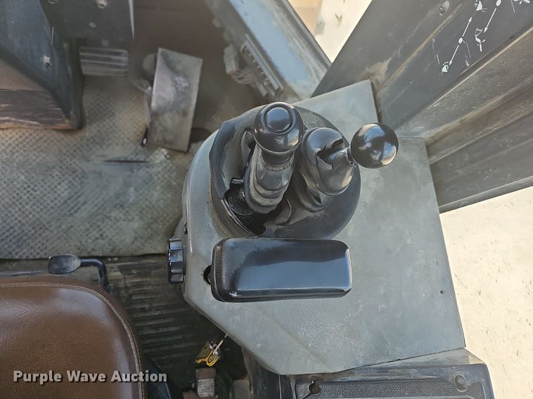 image for item LW9573 1996 Case 621B  wheel loader