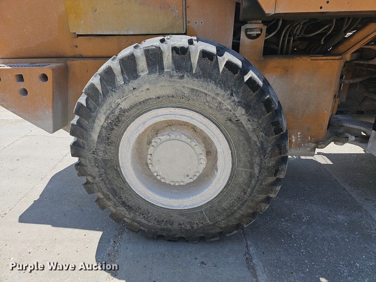 image for item LW9573 1996 Case 621B  wheel loader
