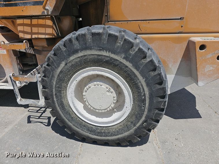image for item LW9573 1996 Case 621B  wheel loader