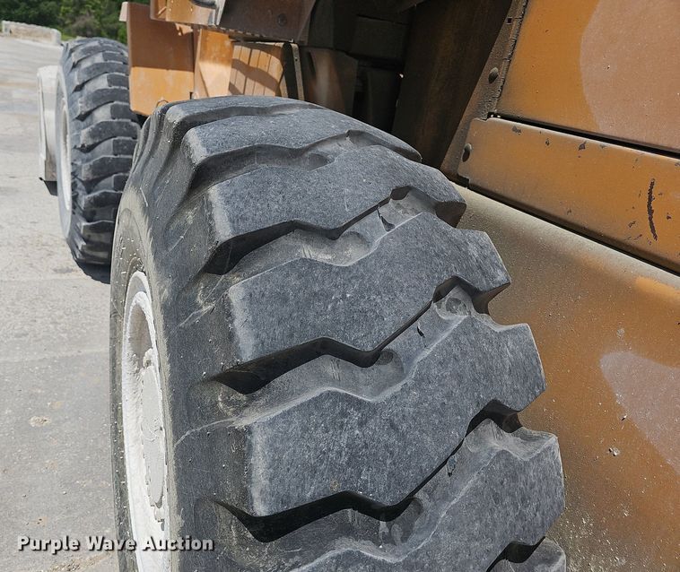 image for item LW9573 1996 Case 621B  wheel loader