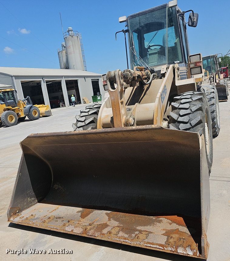 image for item LW9574 1999 Case 621B  wheel loader