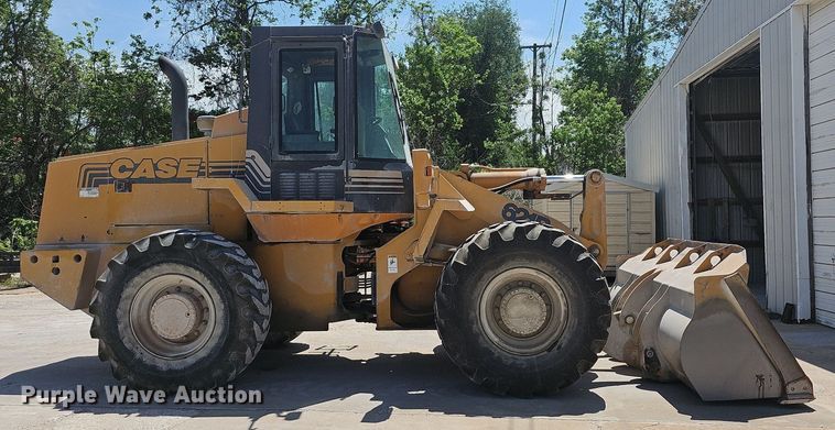 image for item LW9574 1999 Case 621B  wheel loader