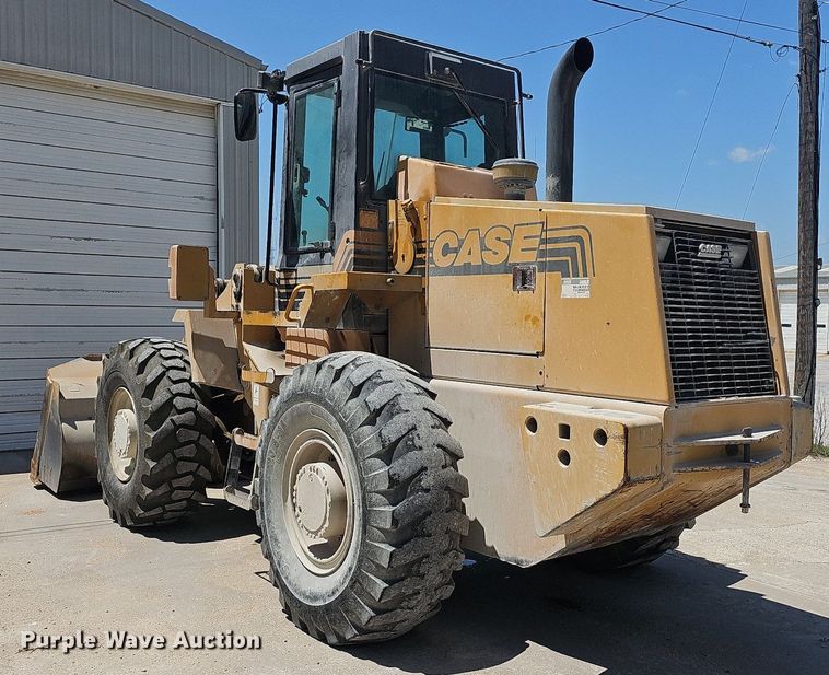 image for item LW9574 1999 Case 621B  wheel loader