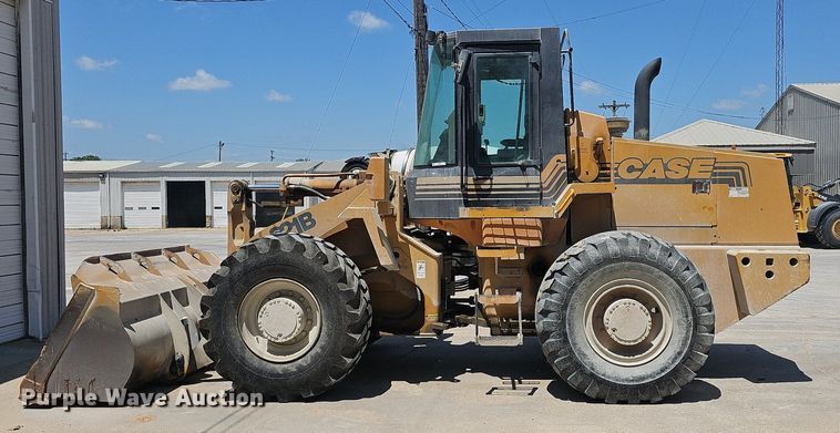 image for item LW9574 1999 Case 621B  wheel loader
