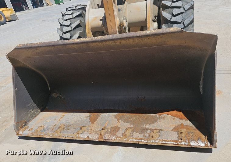 image for item LW9574 1999 Case 621B  wheel loader