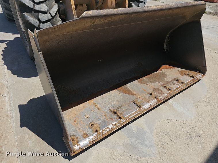 image for item LW9574 1999 Case 621B  wheel loader