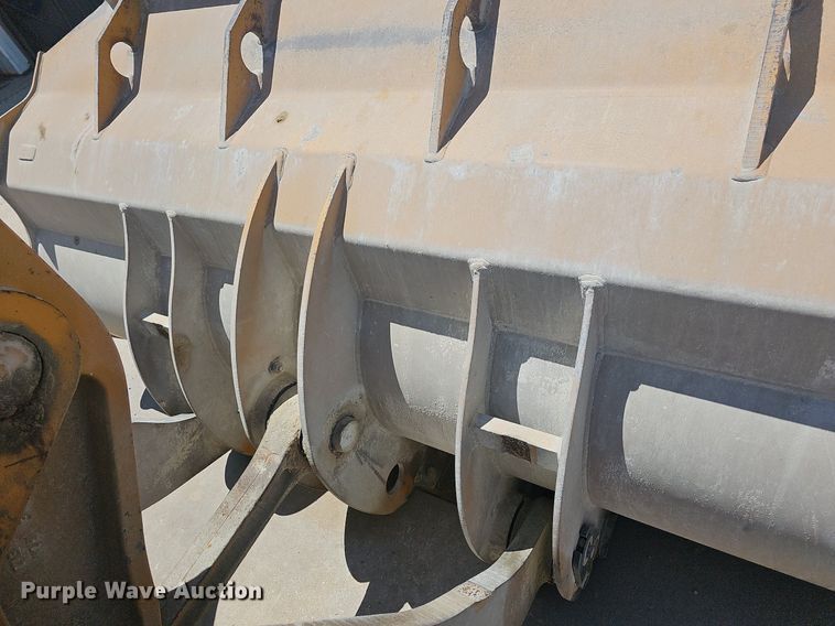 image for item LW9574 1999 Case 621B  wheel loader