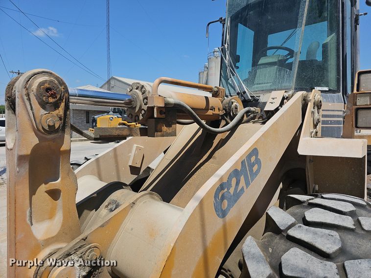 image for item LW9574 1999 Case 621B  wheel loader