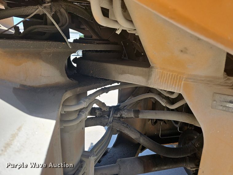 image for item LW9574 1999 Case 621B  wheel loader