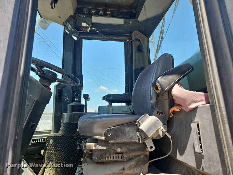 image for item LW9574 1999 Case 621B  wheel loader