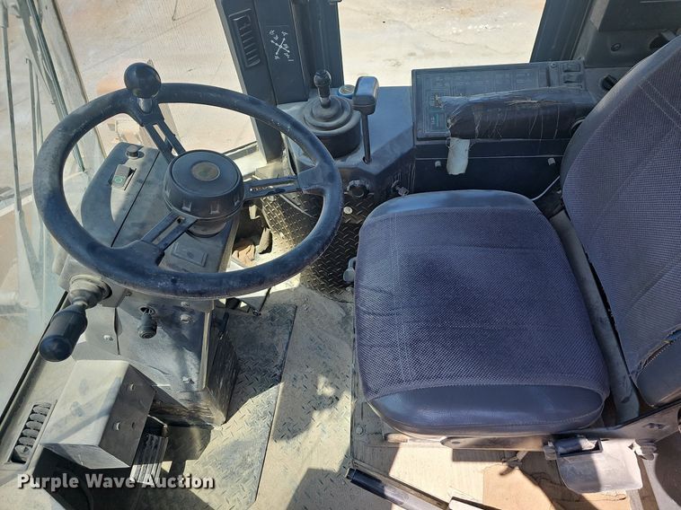image for item LW9574 1999 Case 621B  wheel loader