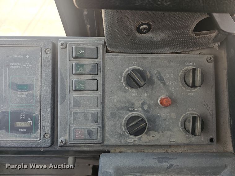 image for item LW9574 1999 Case 621B  wheel loader