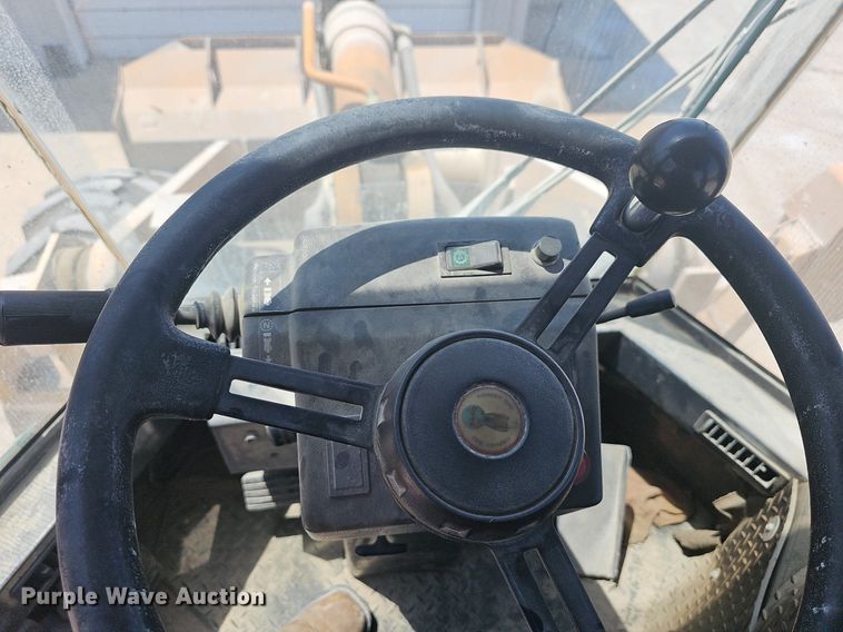 image for item LW9574 1999 Case 621B  wheel loader