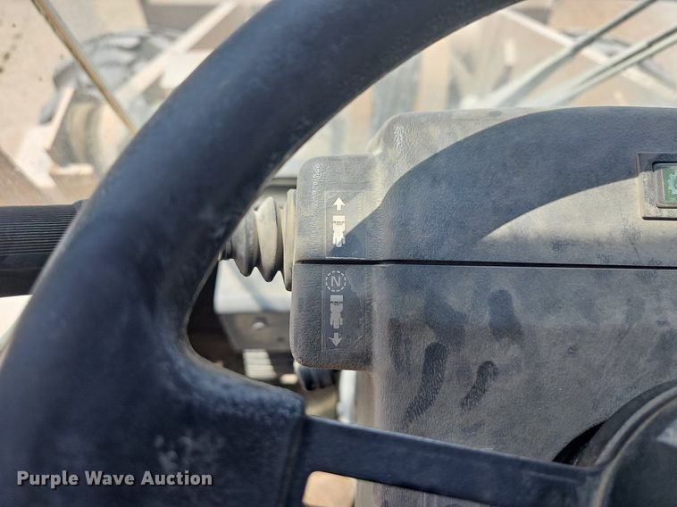 image for item LW9574 1999 Case 621B  wheel loader