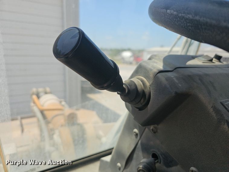 image for item LW9574 1999 Case 621B  wheel loader