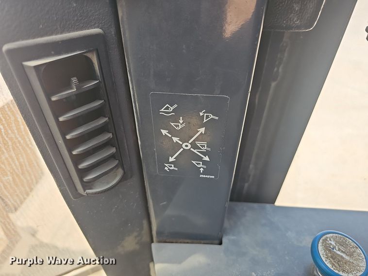 image for item LW9574 1999 Case 621B  wheel loader