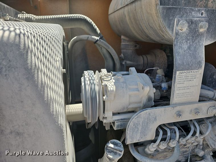 image for item LW9574 1999 Case 621B  wheel loader